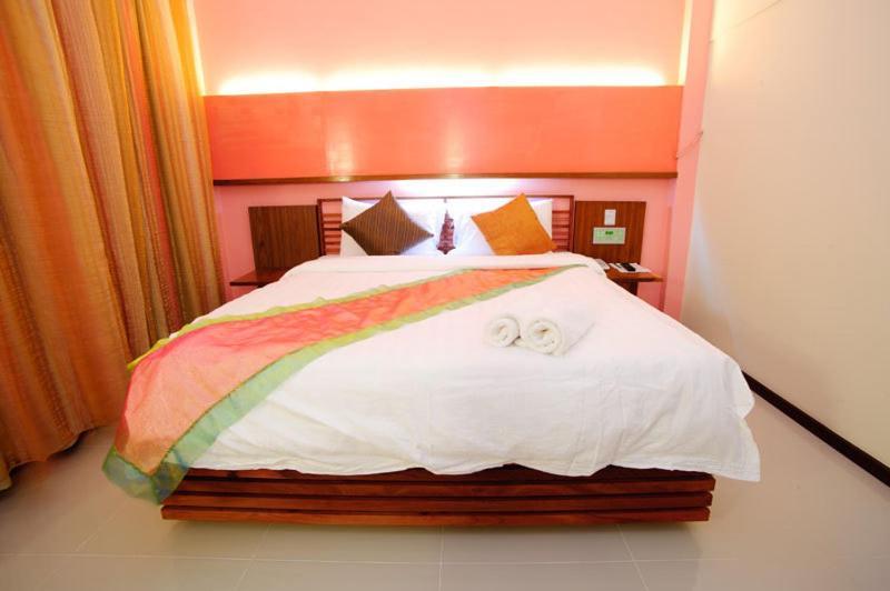 Much-Che Manta Boutique Hotel Udon Thani Rum bild